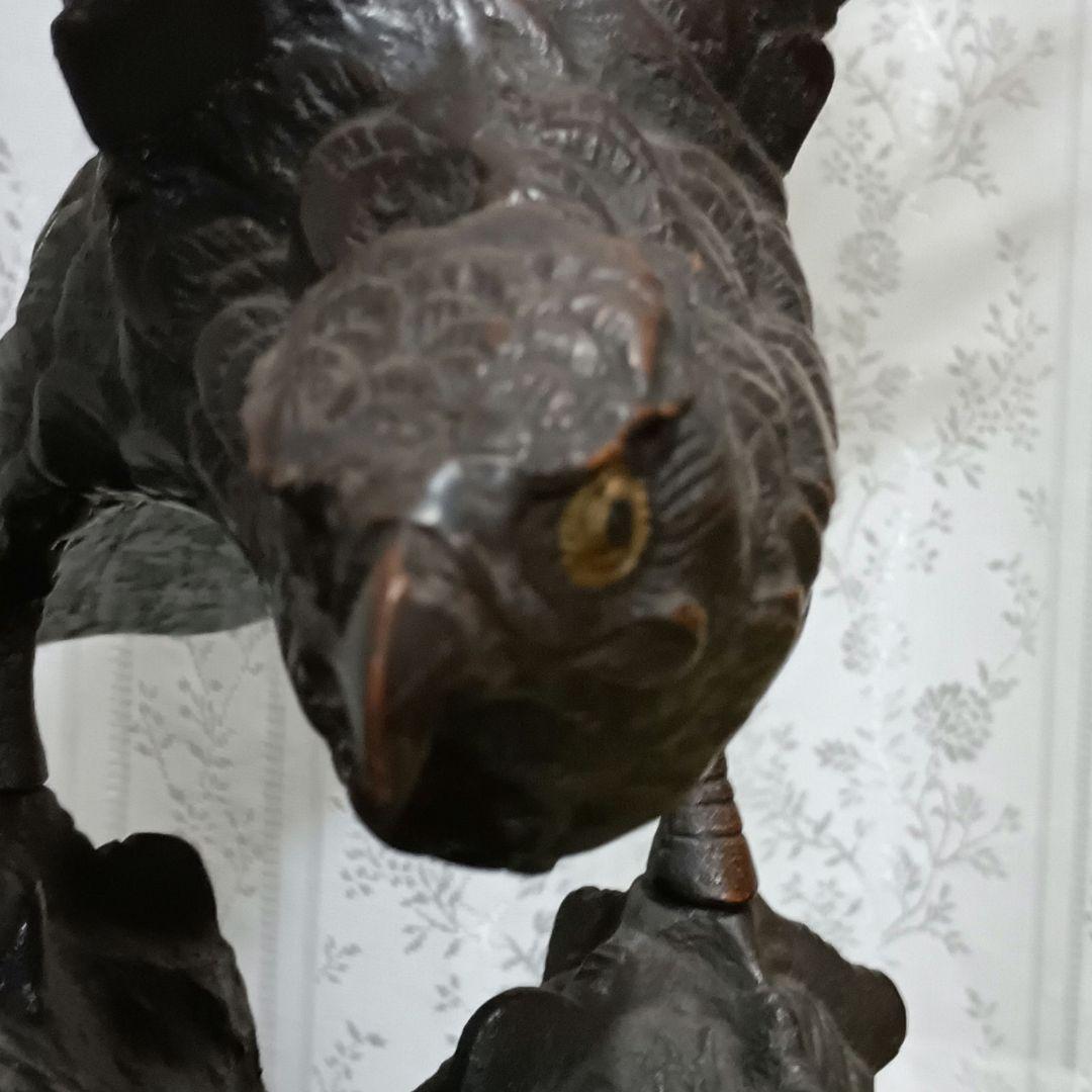 【美術品】鷹と松の木 ブロンズ彫刻 鉄製 銅彫金 アンティーク 置物 金運 鳥