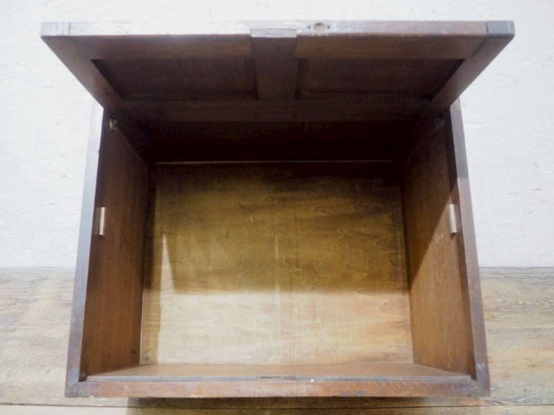 1136 アンティーク　格納扉の飾り棚　陳列台　キャビネット　古家具　レトロ