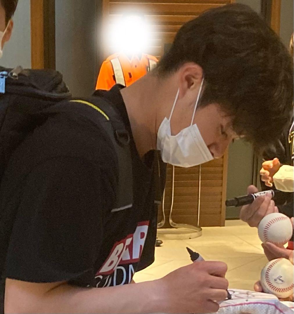 阪神　中野　直筆サイン入り　ユニフォーム