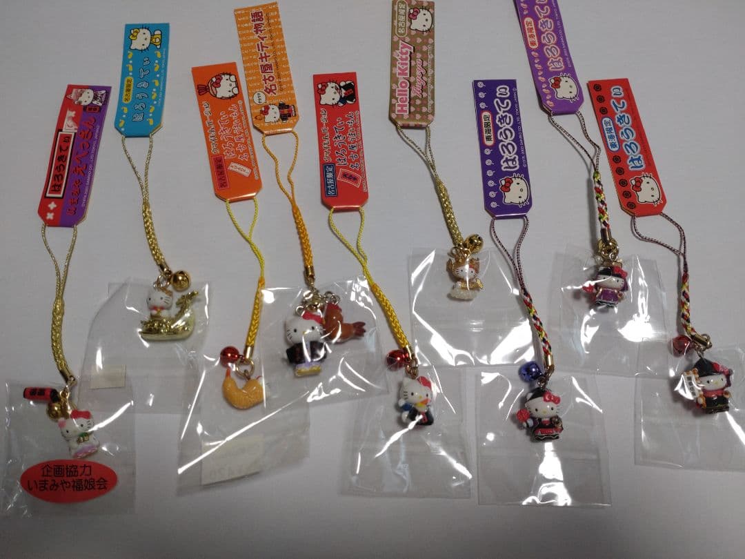 ご当地キティ　寝付け　ストラップ　キーホルダー　ほか 82点