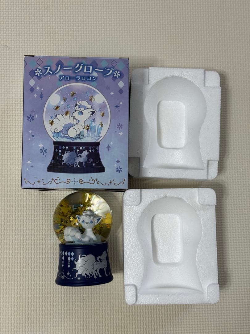 ポケモン　アローラロコン　スノードーム