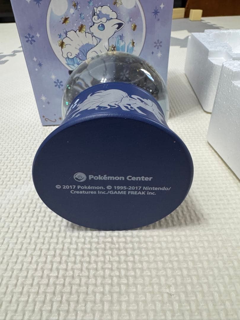 ポケモン　アローラロコン　スノードーム