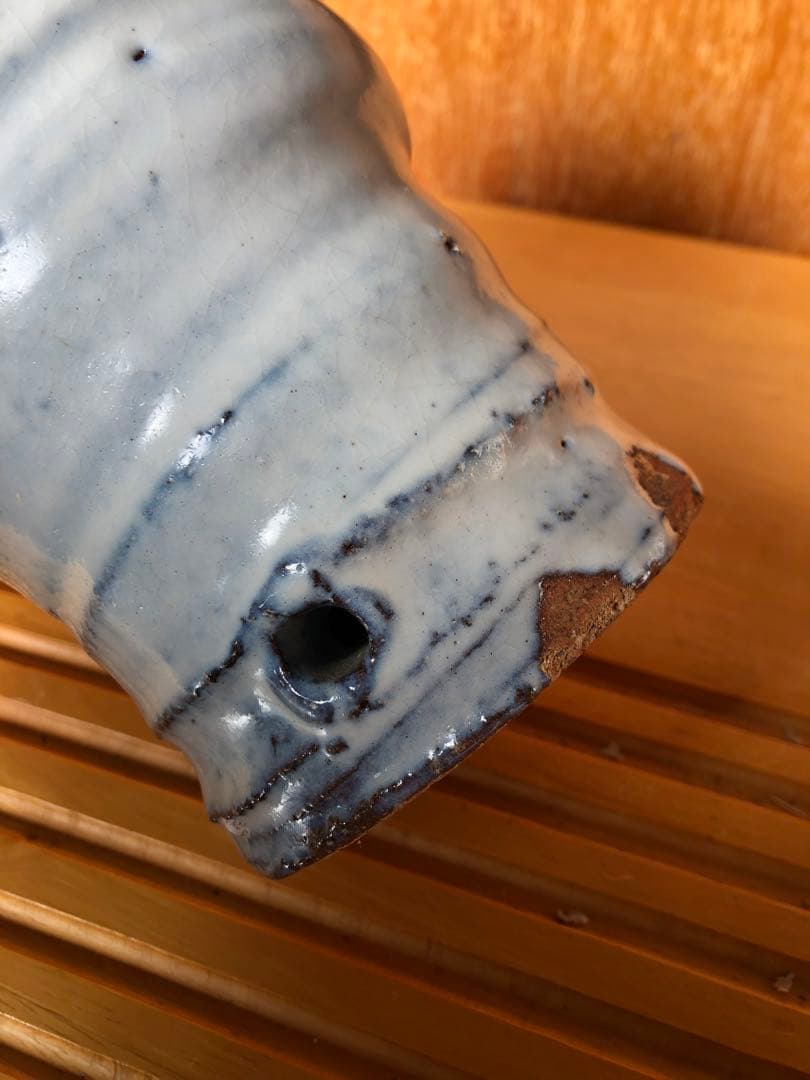 青白色の突起デザイン花瓶 骨董、古美術