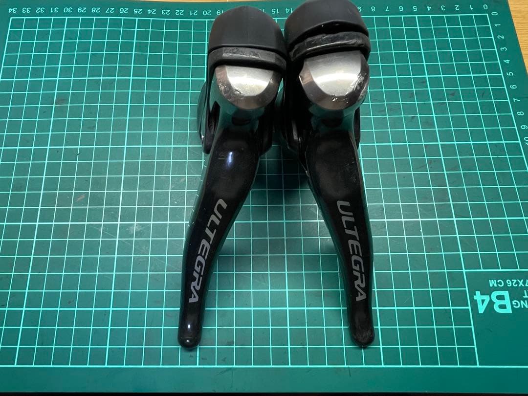 シマノアルテグラ6800 stiレバー　新品ブラケットカバー