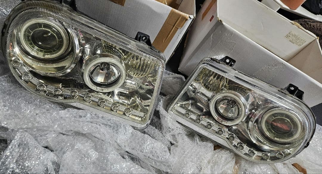 クライスラー300Cイーグルアイヘッドライト　05～10対応中古