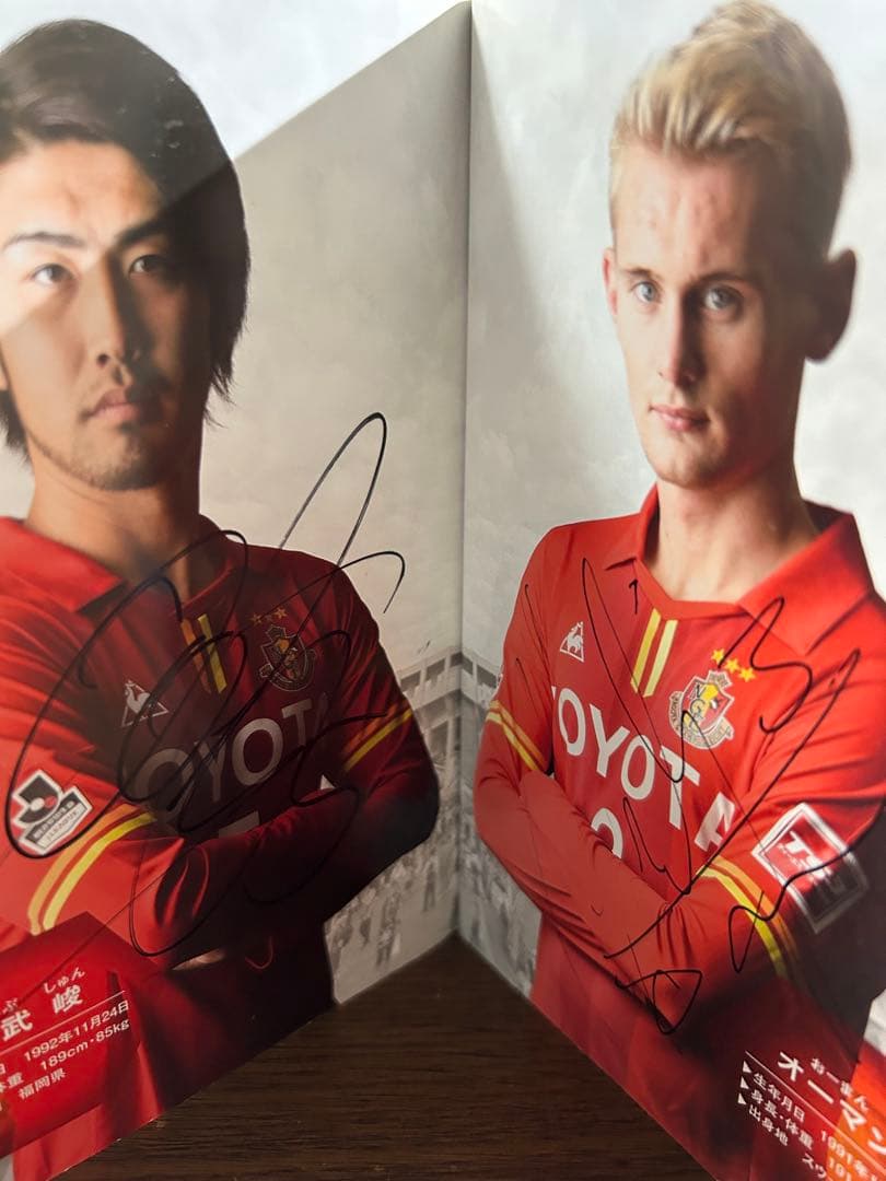 名古屋グランパス　直筆サイン入りファンクラブ本全選手&監督　2016年