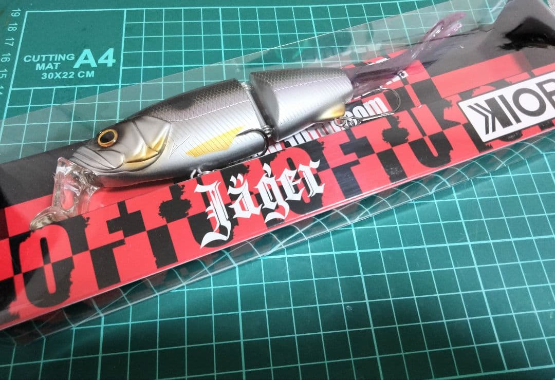 10 TEN FEET UNDER イェーガー イヨケンシャッド