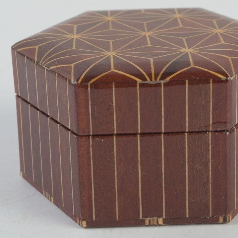 茶道具　鷹の巣　箱根寄木細工　六角香合　箱付　V　9703