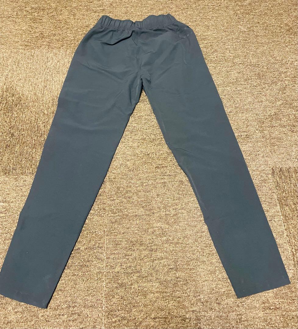 UNDER ARMOUR ダークグレー ウィンドブレーカー L/M