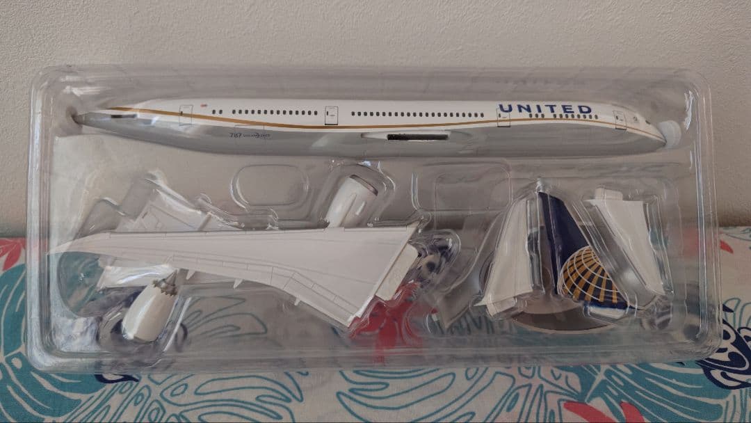 United航空 飛行機模型 Boeing 787-9 scale 1/200