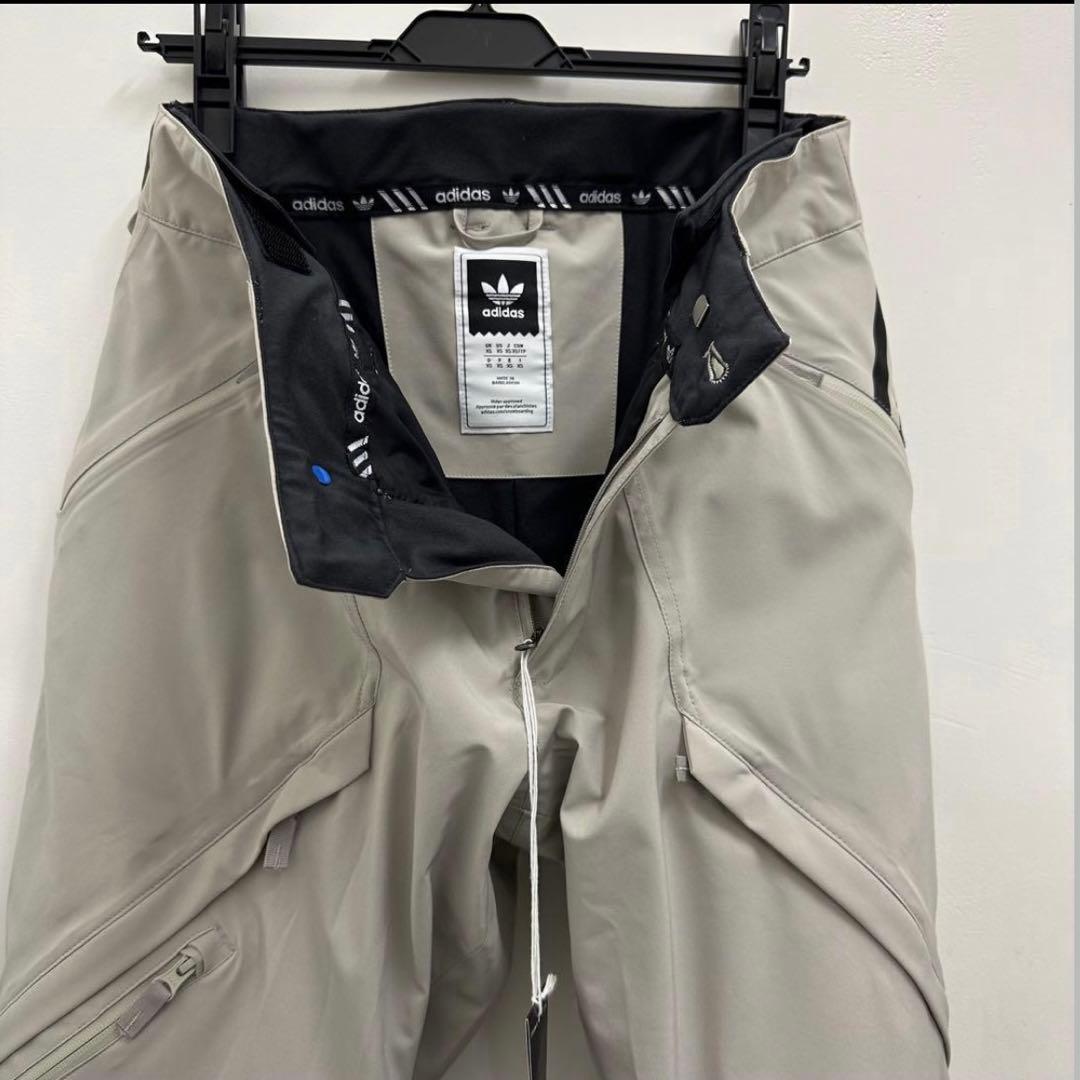 【新品】adidas アディダス　スノーウェア　スノーボード　パンツ　XSサイズ