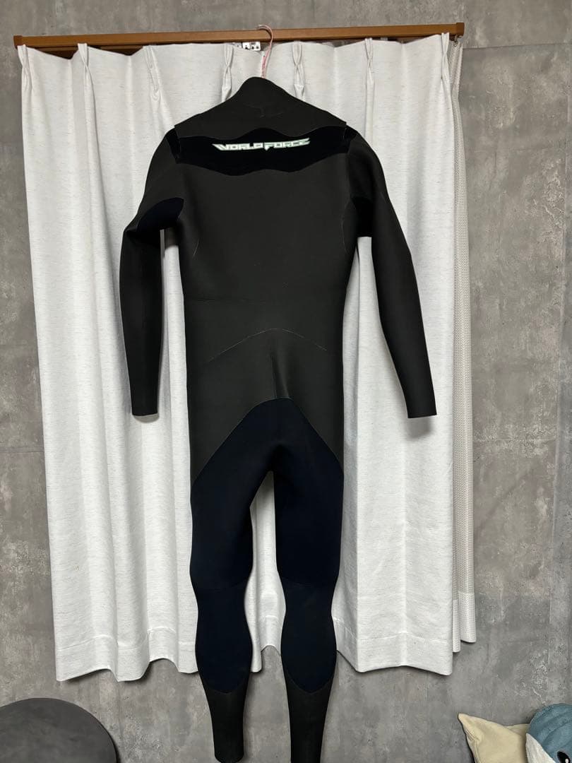 WORLD FORCE ウェットスーツ　【ほぼ未使用】