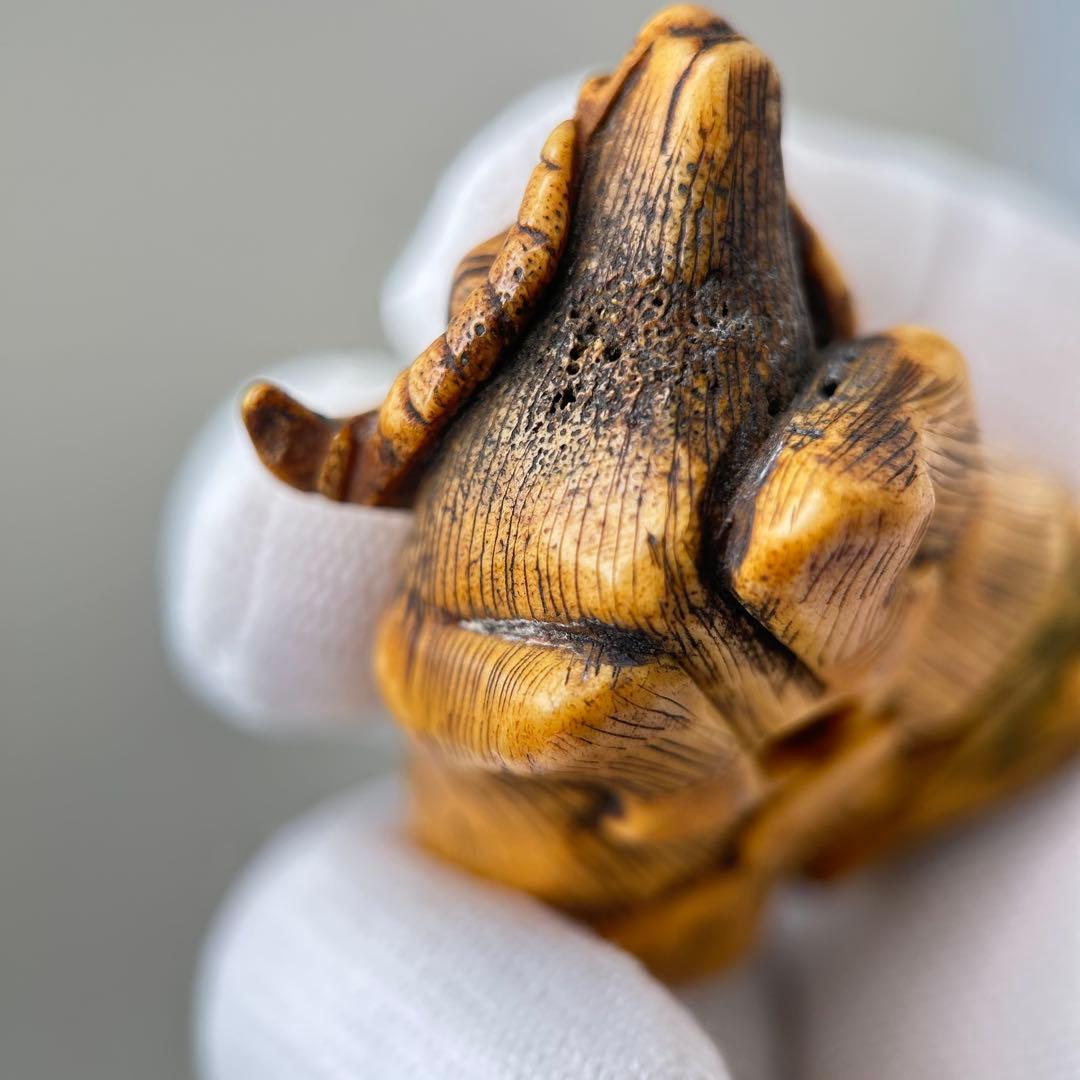 牛の彫刻 小型 彫刻極上根付天然素材アンティーク骨董飾り物古美術置物細密細工