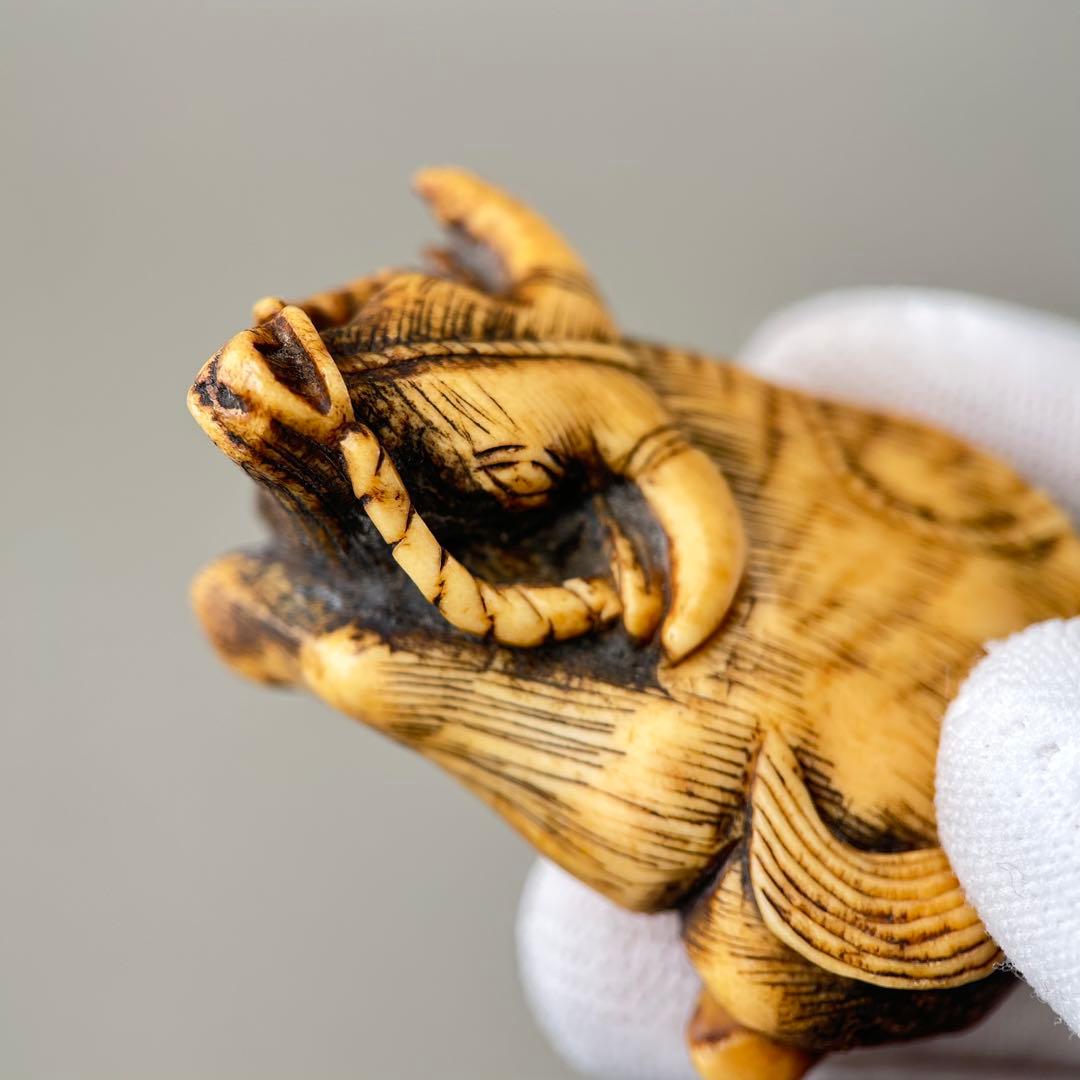 牛の彫刻 小型 彫刻極上根付天然素材アンティーク骨董飾り物古美術置物細密細工