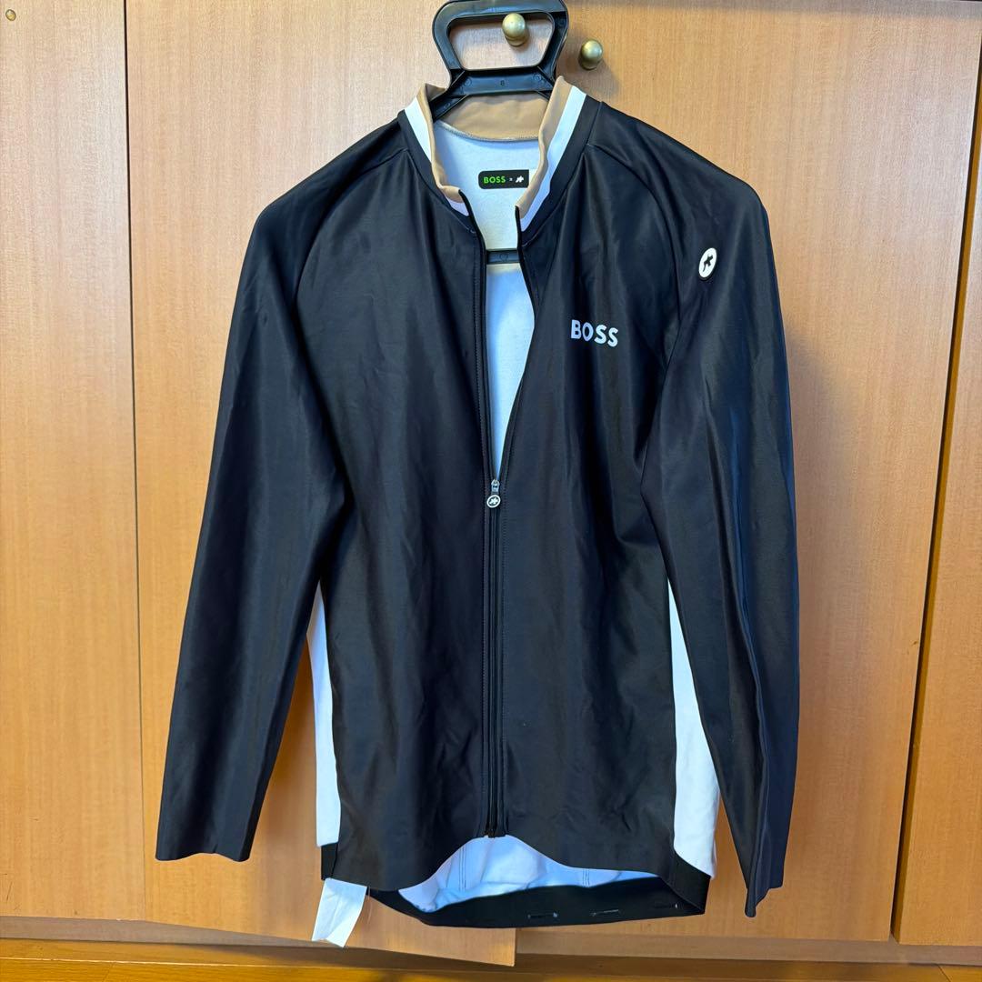 BOSS X ASSOS ブラックサイクルジャケット