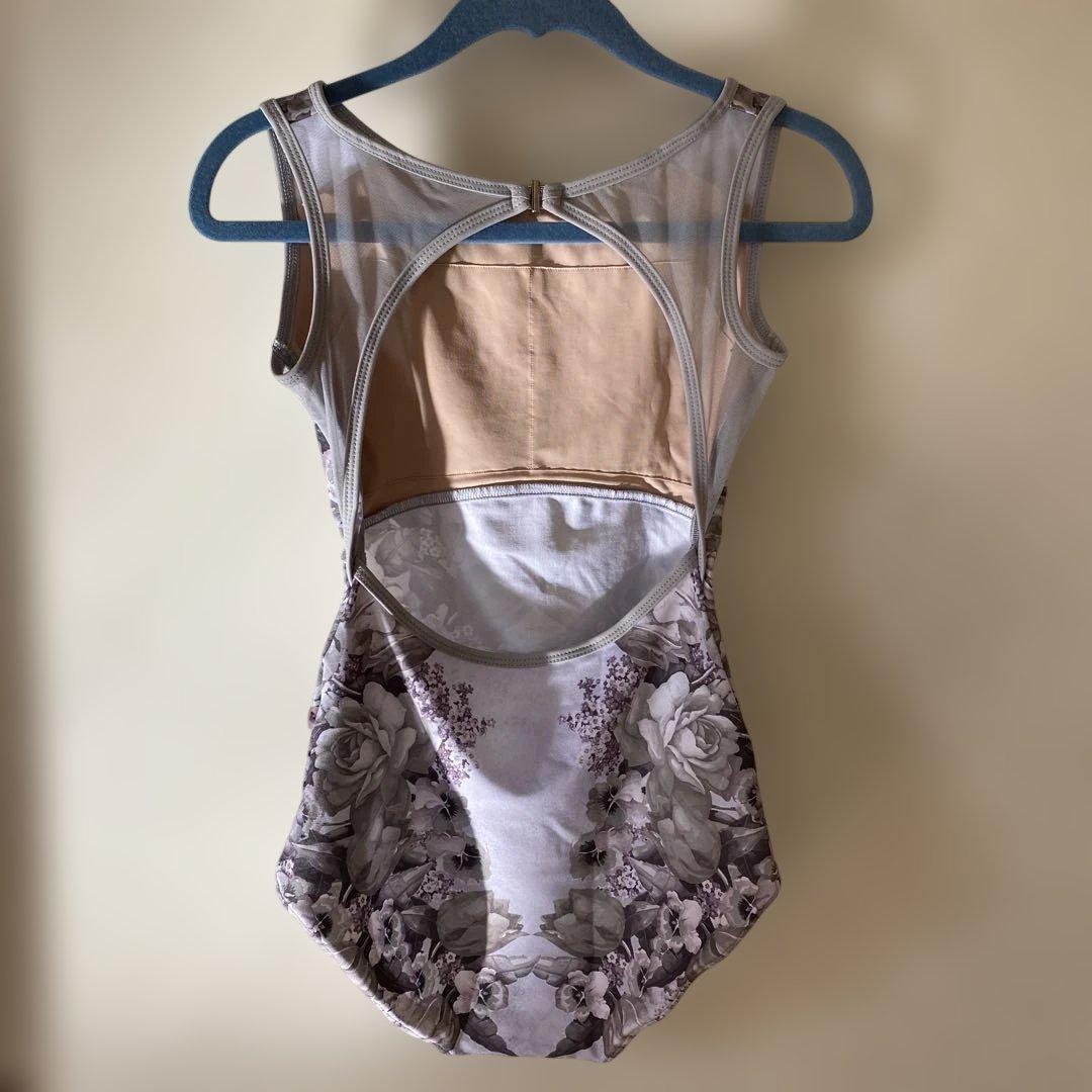 unoaフラワーゲートサンドグレー ノースリーブレオタードMLサイズ