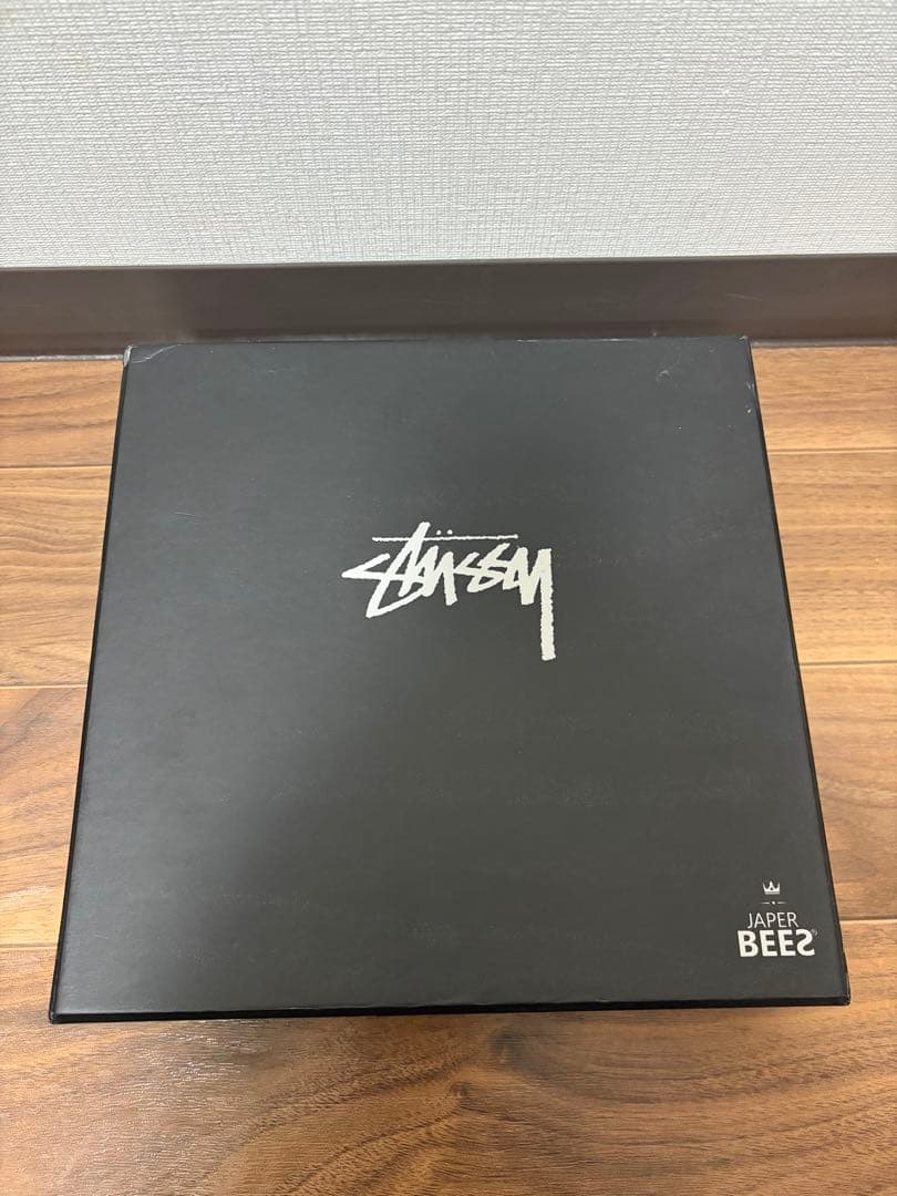 Stussy製の16個のビリヤードボールセット