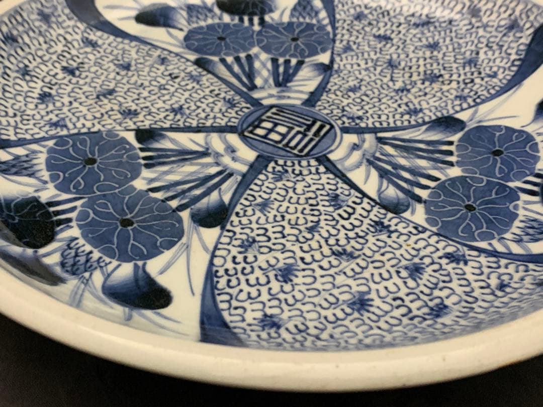 古伊万里　大皿　花　微塵唐草　捻り模様　約直径28.5㎝　/かけ有