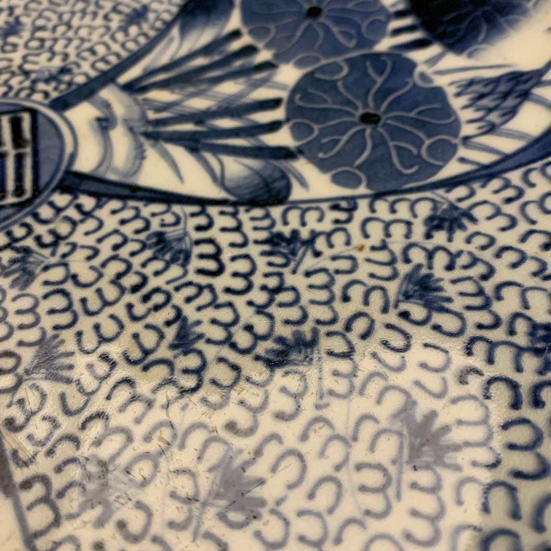 古伊万里　大皿　花　微塵唐草　捻り模様　約直径28.5㎝　/かけ有