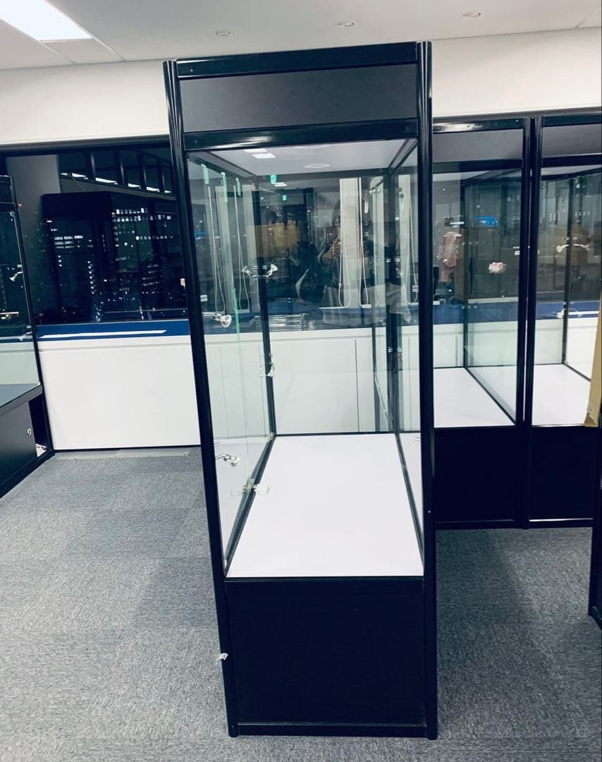 ②特注展示用高級LEDライト付き鍵付／2枚棚／強化ガラスショーケース