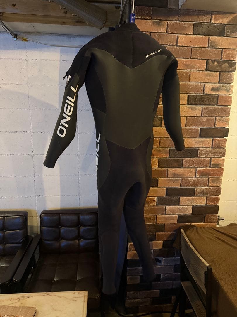 セール中2ヶ月間使用　ONEILL 冬用　セミドライ　ウェットスーツ定価16万円