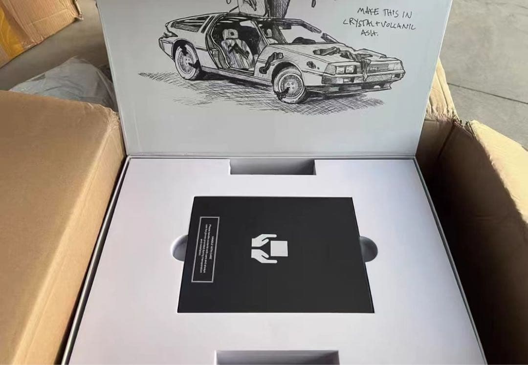 ダニエル・アーシャム限定版「侵食されたデロリアン」自動車彫刻