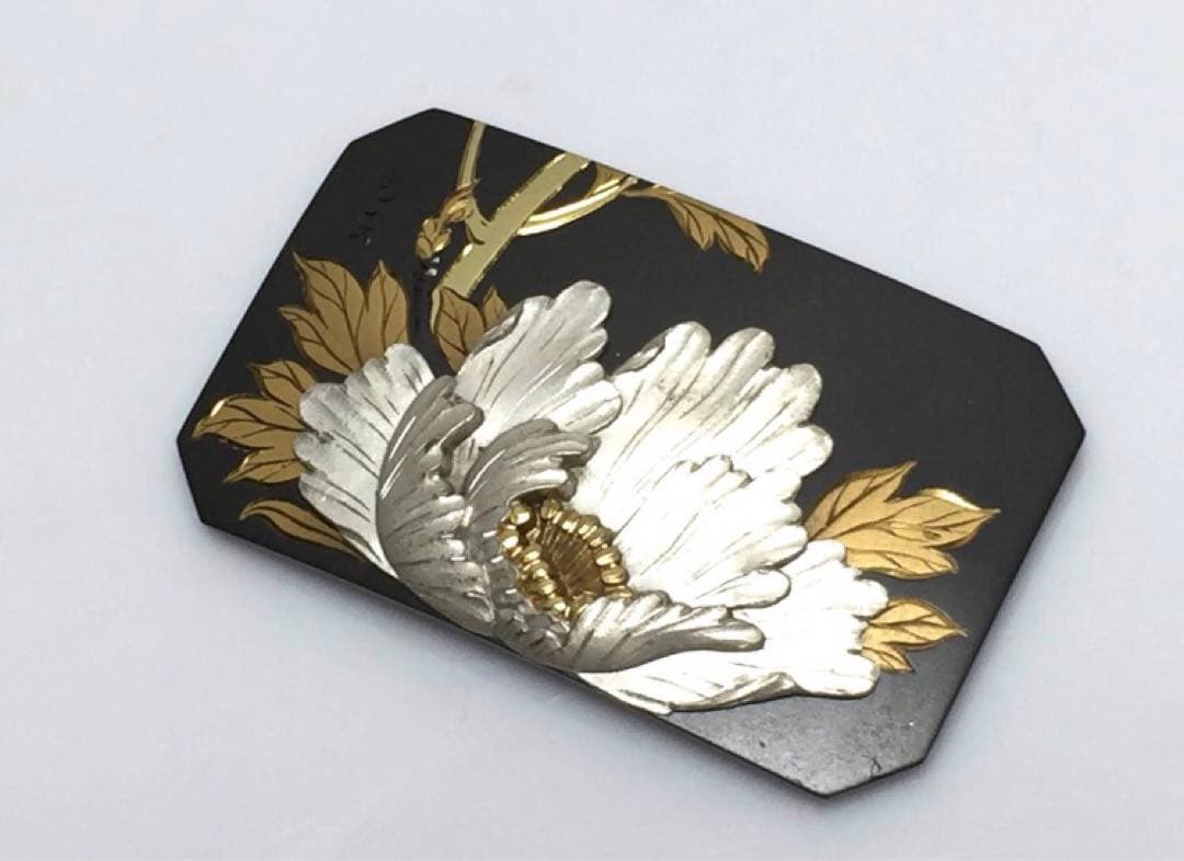 【古美道】光民 四分一地 金銀象嵌 帯留 牡丹 横6cm 金工彫金 アンティーク