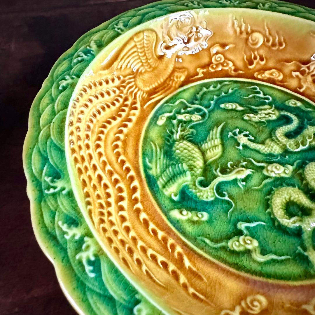 中国古美術　明時代　素三彩　龍図鳳凰図　飾皿　縁起　古玩　骨董　古美術品