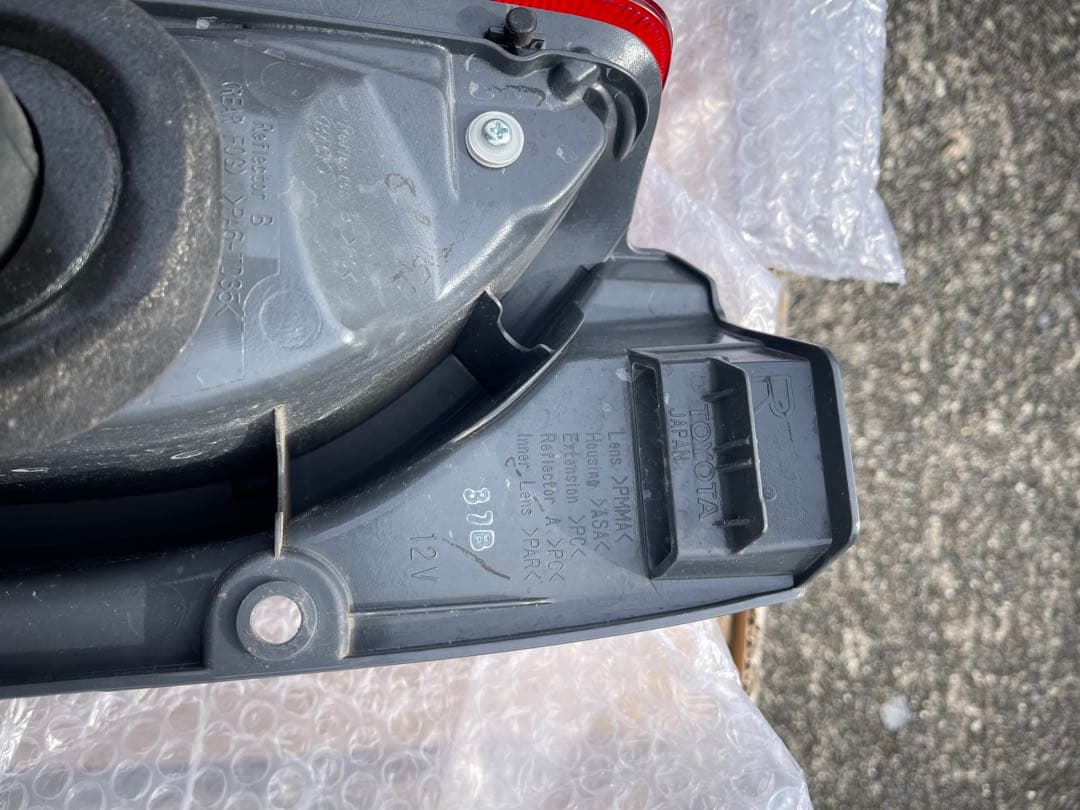 TOYOTA ハイエース純正 200系 テールランプ