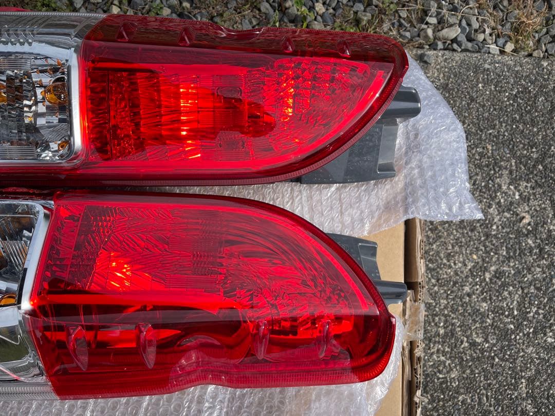 TOYOTA ハイエース純正 200系 テールランプ