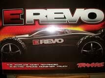 トラクサス　E-REVO　1/8？　1/10？ツインM　新品