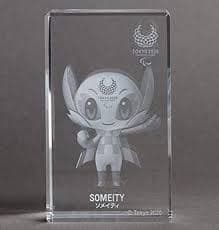 ソメイティ　クリスタル　置物