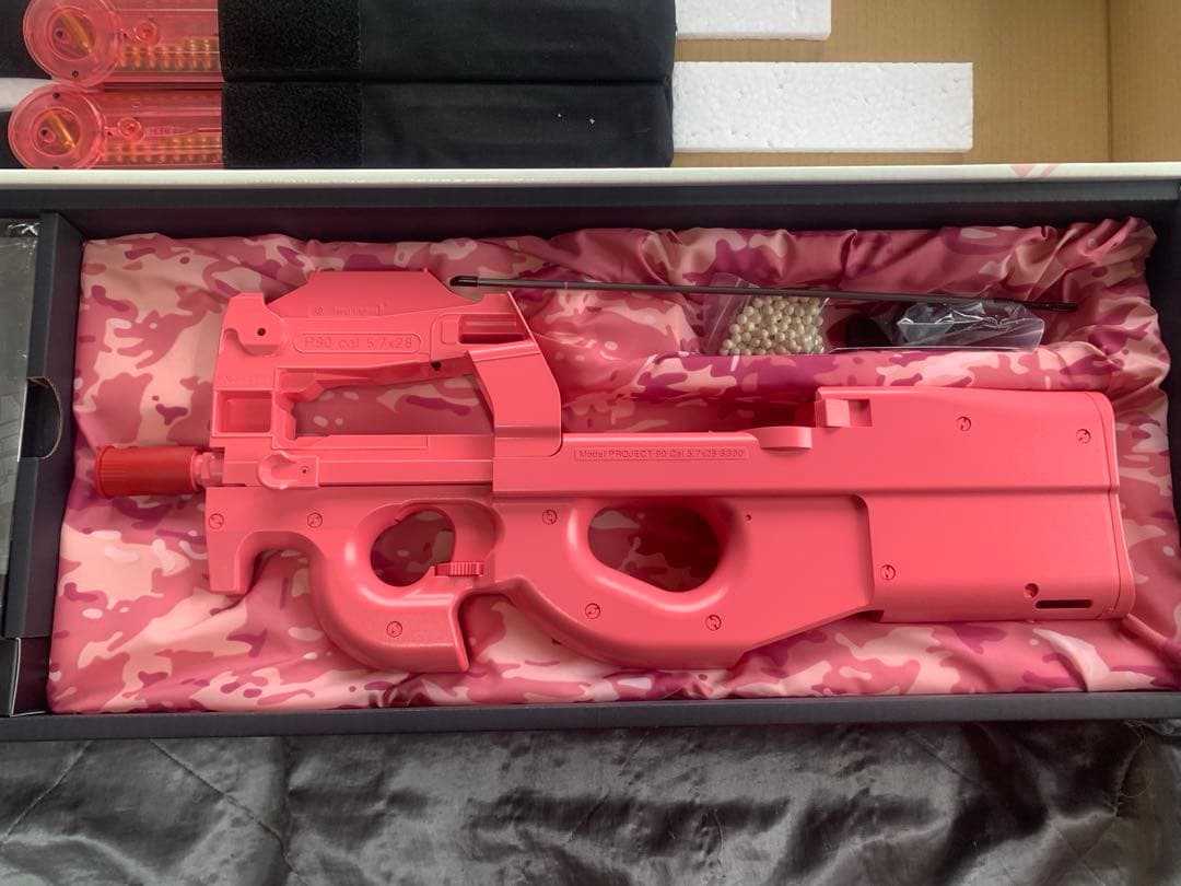 東京マルイ 電動ガン本体 P-90プラス バージョン・レン　マガジンと迷彩セット