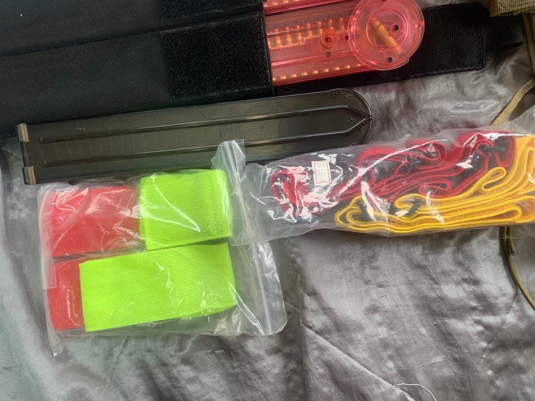 東京マルイ 電動ガン本体 P-90プラス バージョン・レン　マガジンと迷彩セット