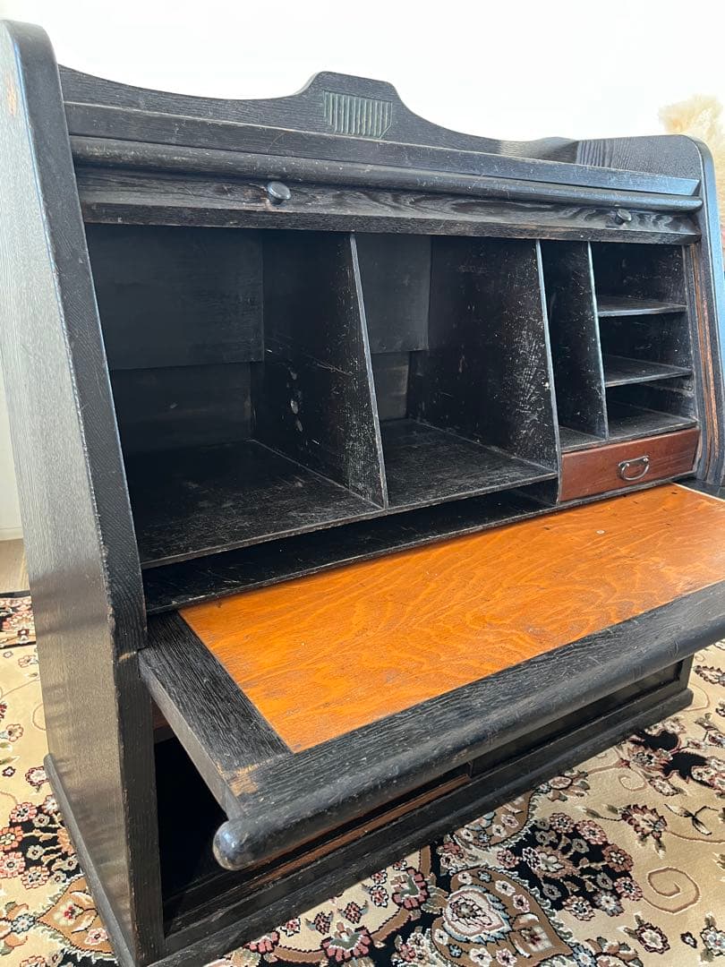 黒色木製収納付きデスク