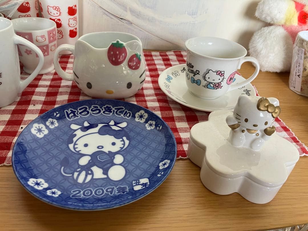 昭和レトロ　サンリオハローキティ　非売品　未使用　多数　ぬいぐるみ　食器　大量