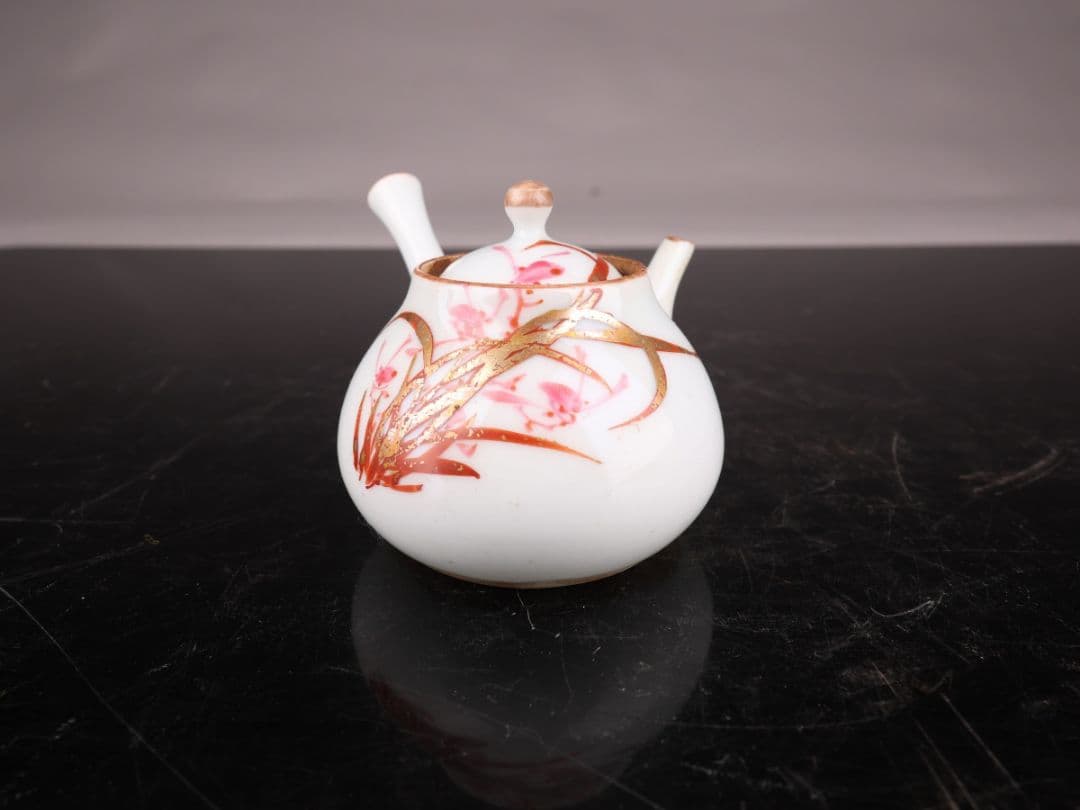 K1079 急須 【永楽善五郎作】 花草文 金襴手 茶道具 茶注 箱付き 時代物