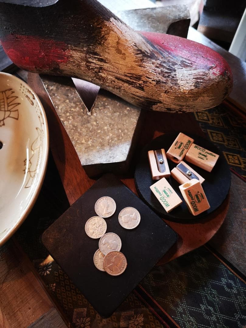 木製靴型と6ペンス・鉛筆削り　陶器カスタムセット