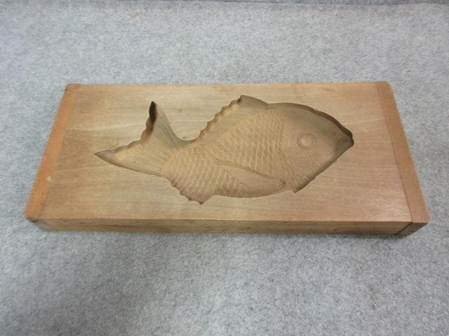 木製木彫古い鯛の菓子型 [B25338]