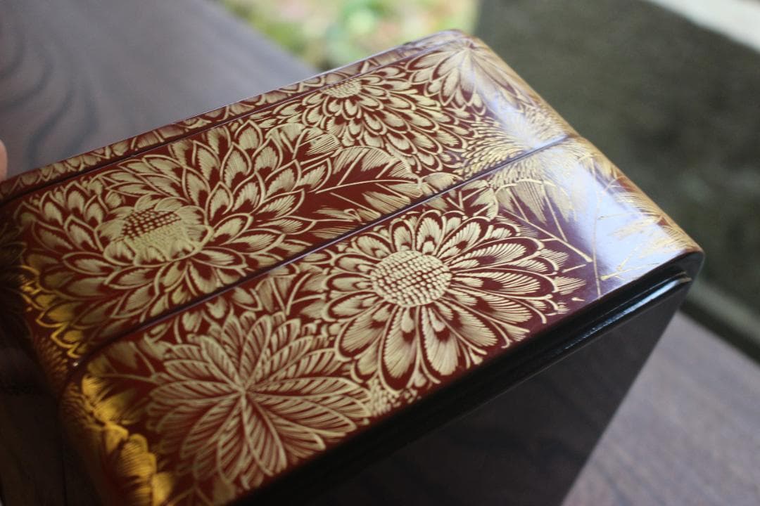 小傷あり！上質朱漆に極上菊詰沈金の映える輪島塗二段重（検重箱お重