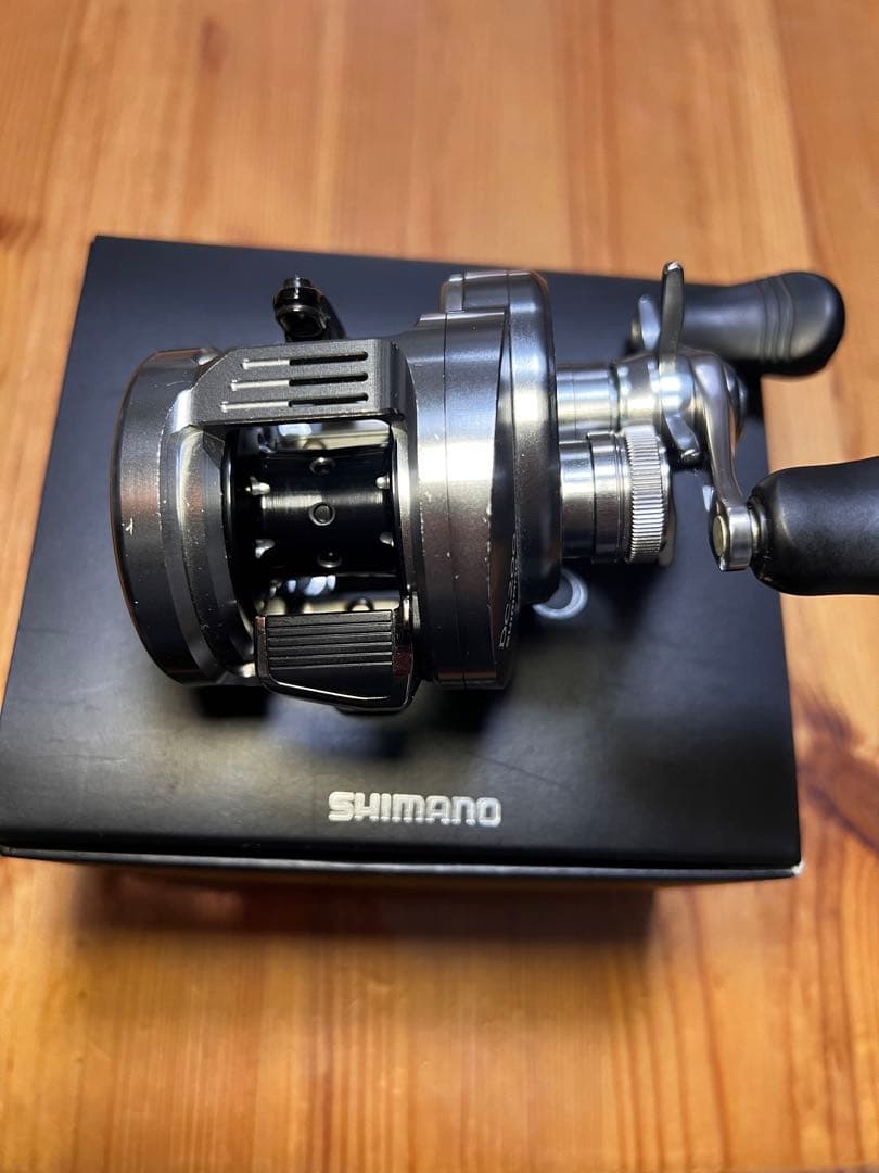 SHIMANO カルカッタコンクエストDC200 リール 本体