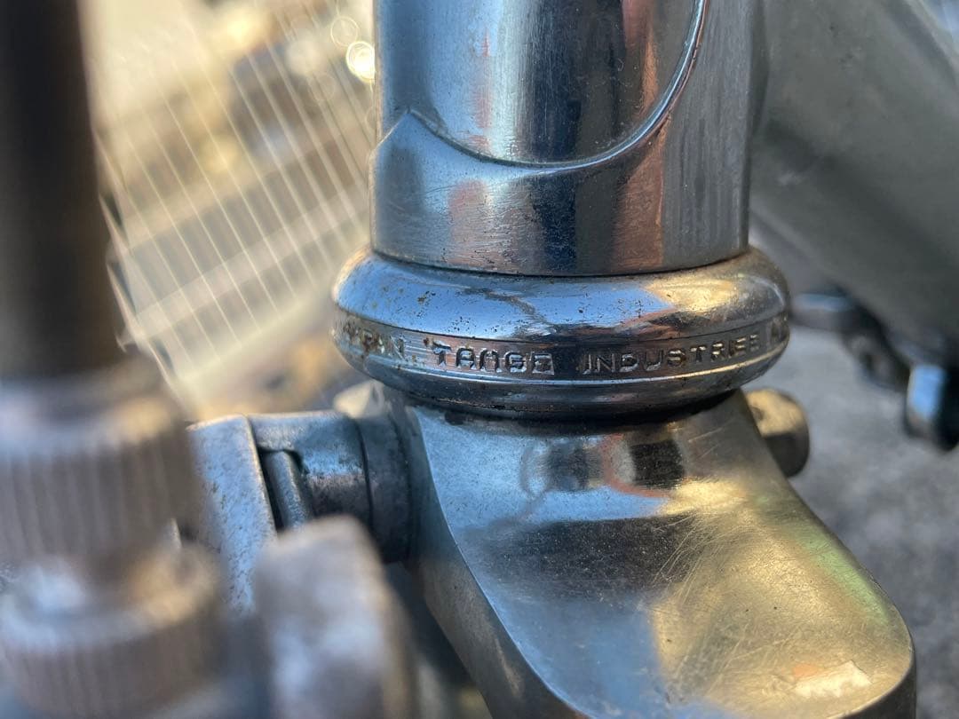 グレー スチールフレーム クロスバイク