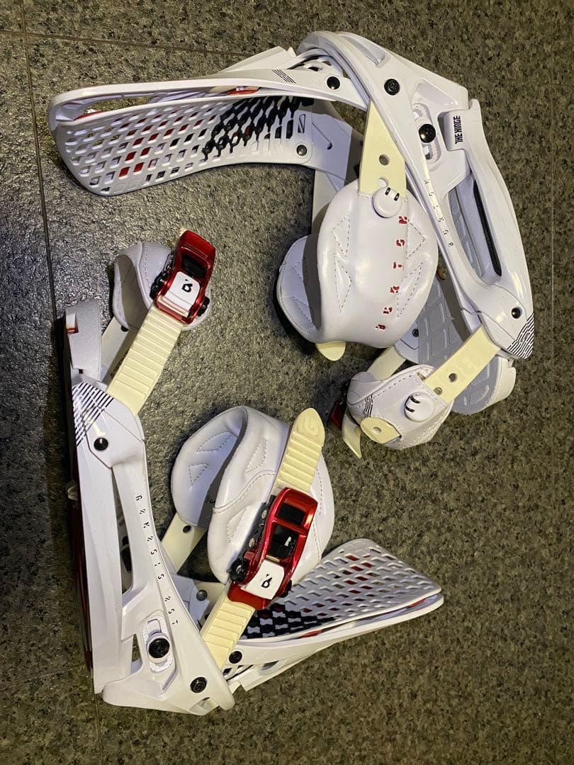 ならんならん burton genesis s 白 cartel s 黒