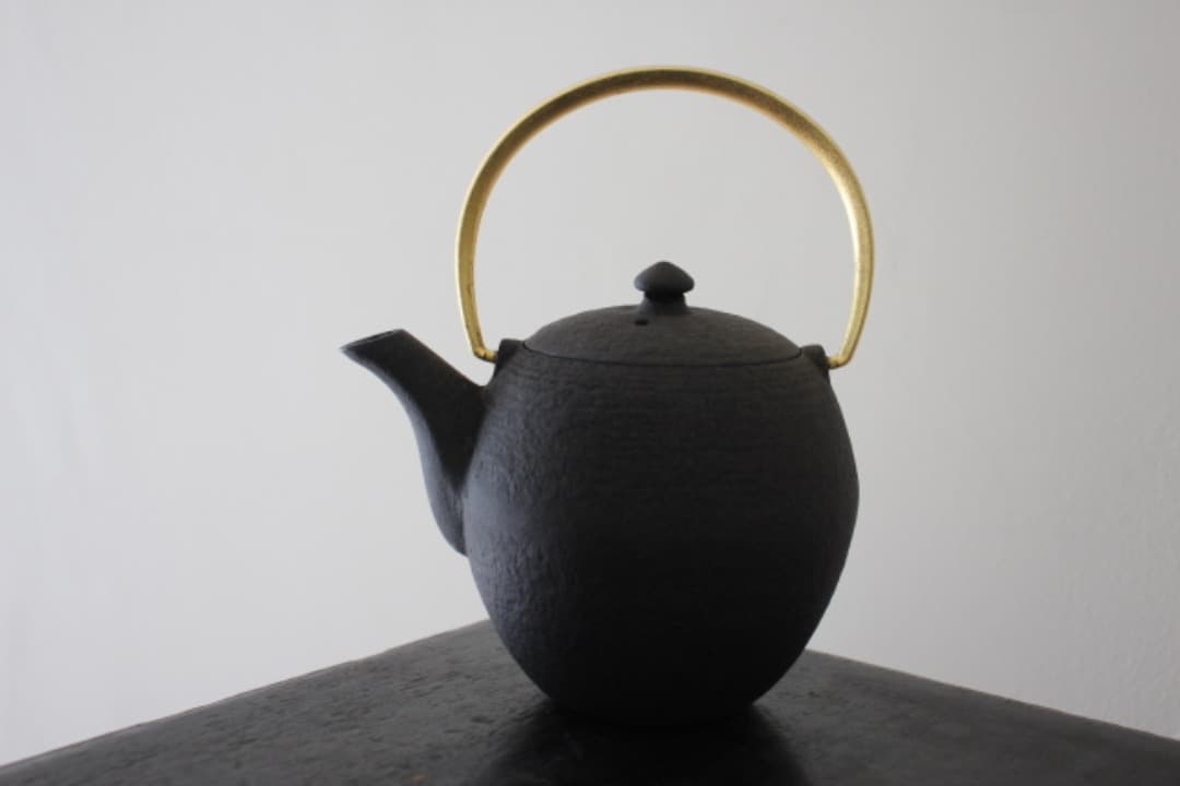 菊池保寿堂　鉄瓶　急須　WAZUQU　グッドデザイン賞　まゆ・MAYU　奥山清行