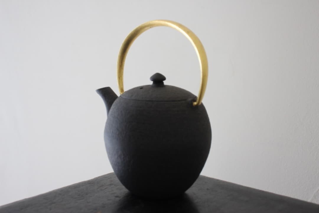 菊池保寿堂　鉄瓶　急須　WAZUQU　グッドデザイン賞　まゆ・MAYU　奥山清行