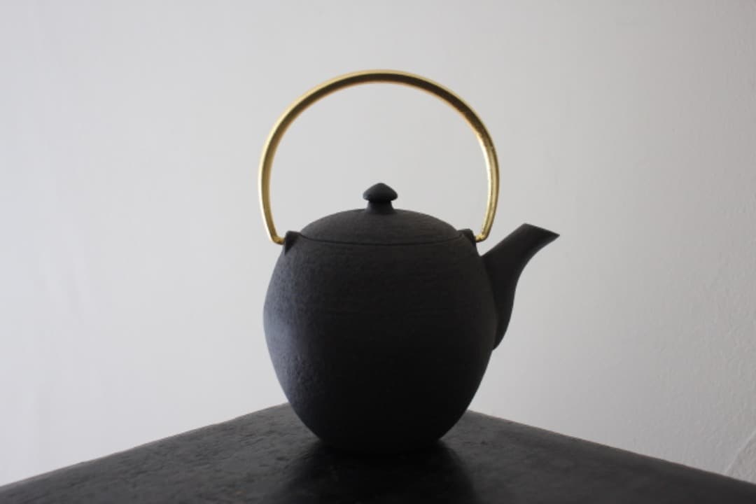 菊池保寿堂　鉄瓶　急須　WAZUQU　グッドデザイン賞　まゆ・MAYU　奥山清行