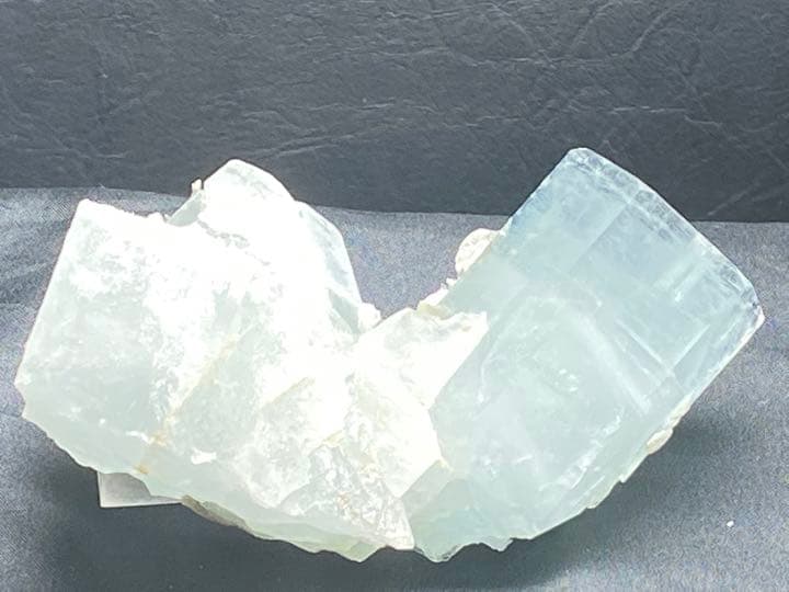 アクアマリン　結晶 160g