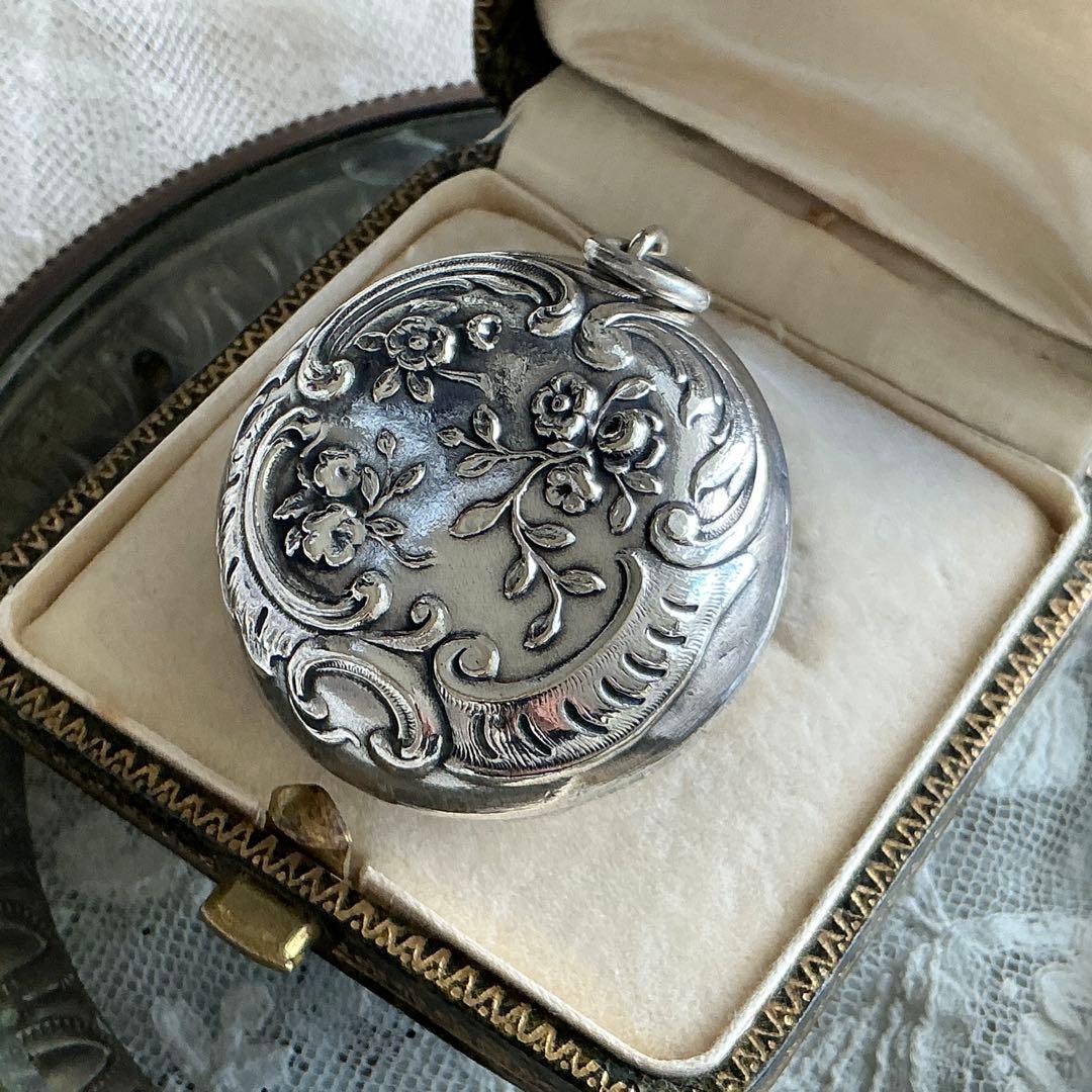 【C】フランスアンティーク　すずらん　ピルケース　シルバープレート