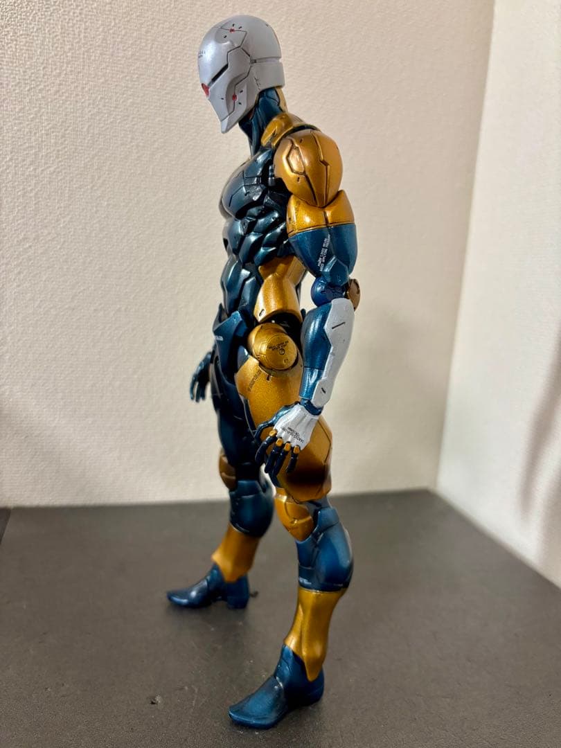 PLAY ARTS 改 サイボーグ忍者 メタルギアソリッド　フィギュア