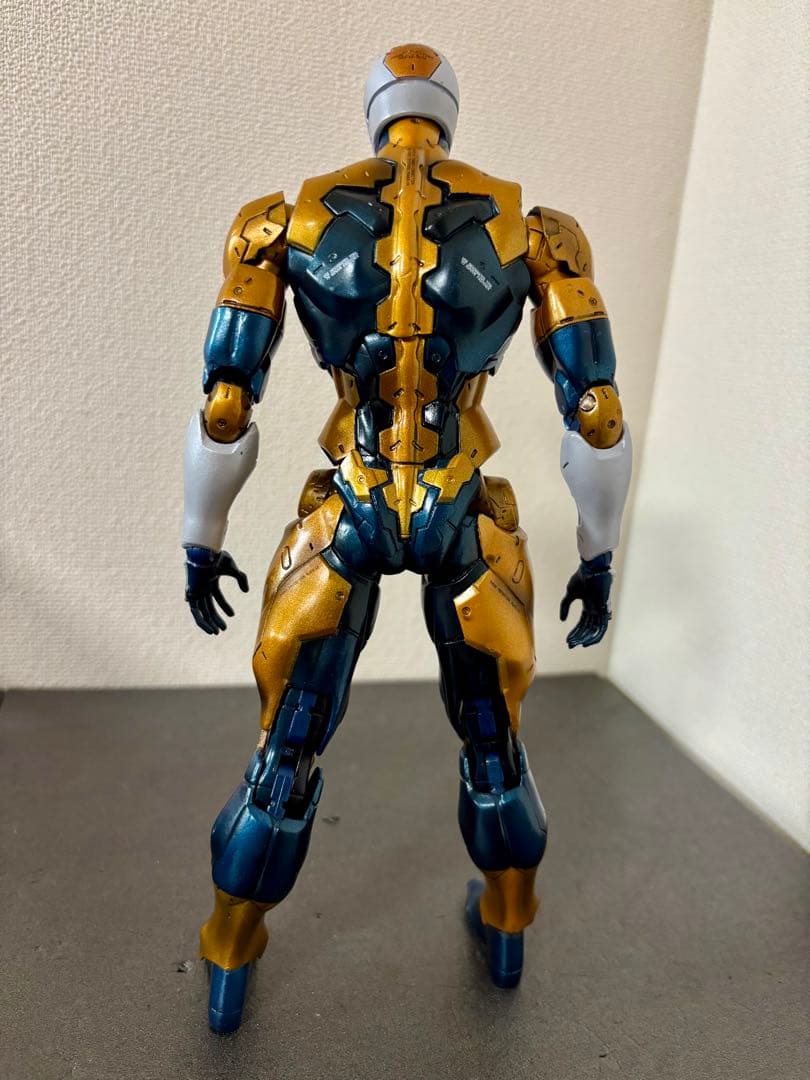 PLAY ARTS 改 サイボーグ忍者 メタルギアソリッド　フィギュア